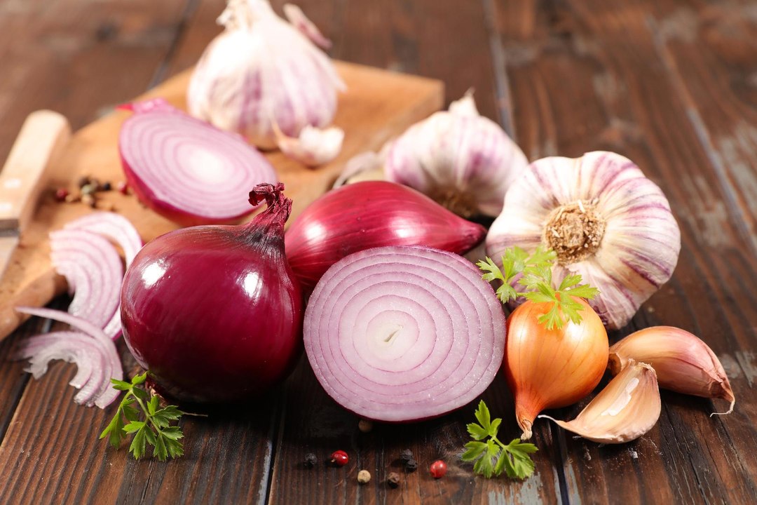 Eating Garlic and Onions May Help Prevent Colorectal Cancer—But There’s a Catch