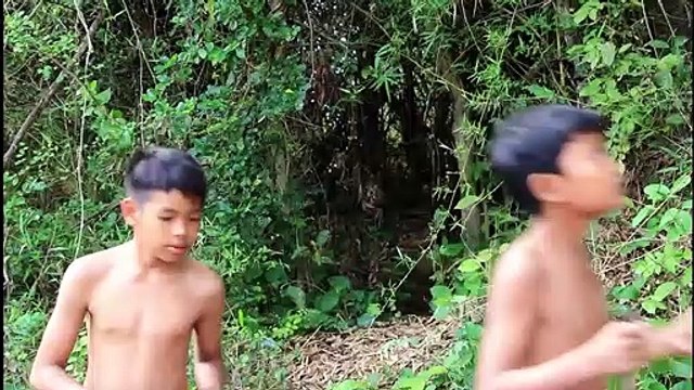 La Technologie Primitive - Trouver de l'anguille à la main - l'anguille grillée et manger de délicieux