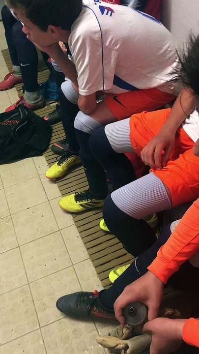 Mi-temps dans les vestiaires U15