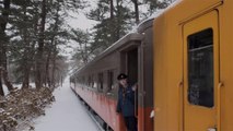 This $11 Train Ride Takes You Through Japan's Most Scenic Winter Landscapes While You Sip Sake