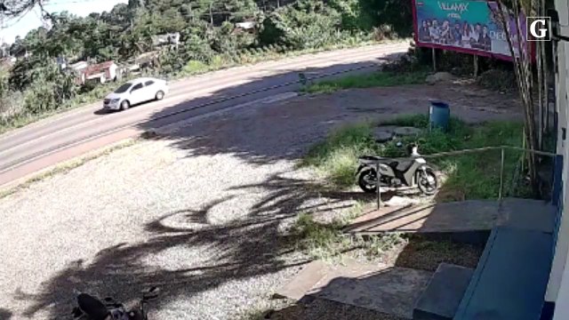 Momento do acidente entre duas carretas, em Aracruz