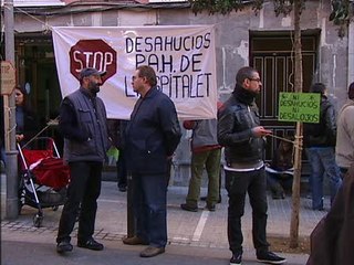 Se concentran para impedir desahucio de familia