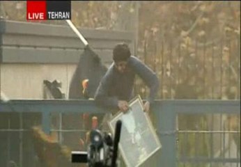 Nuevo asalto a la Embajada británica en Teherán