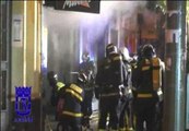 Desalojan a 60 vecinos de un edificio de Madrid por el incendio de una tienda