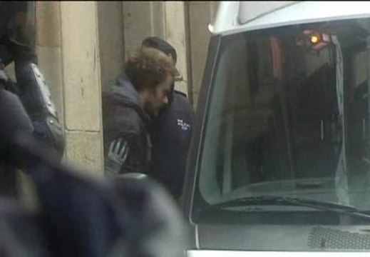 La policía desaloja un antiguo cine de Santiago de Compostela tomado por okupas