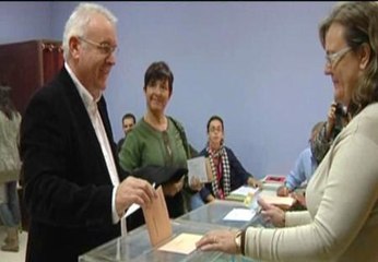 Cayo Lara llama a votar "en este momento difícil"