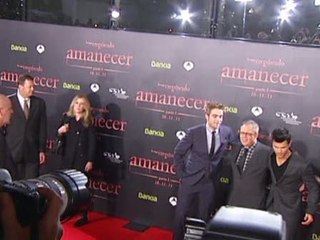 Télécharger la video: Llega 'Amanecer' a los cines españoles