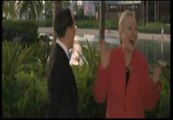 Hillary Clinton, se parte de risa en Hawai