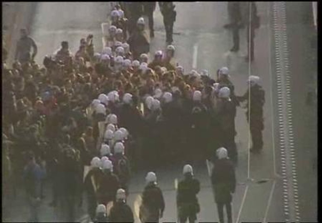 Primeras protestas contra Papadimos en Grecia