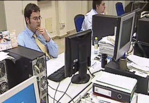 Los españoles salimos dos horas más tarde del trabajo que gran parte de los europeos