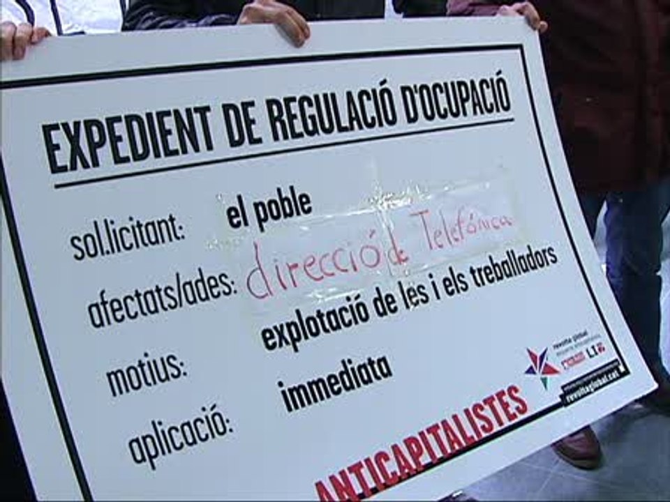 Activistas entran en la sede de Movistar