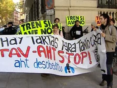 Procesado por tartazos a Barcina