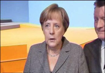 Merkel dice que es urgente que haya confianza en Italia para que vuelva la calma a Europa