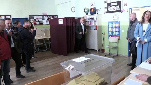 Cumhur İttifakı Manisa Büyükşehir Belediye Başkan adayı Cengiz Ergün, oyunu kullandı - MANİSA