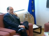 La crisis obliga a Berlusconi a retrasar su disco