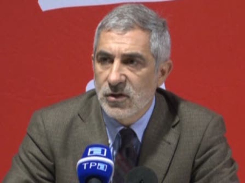 Llamazares habla de "manipulación de la democracia"