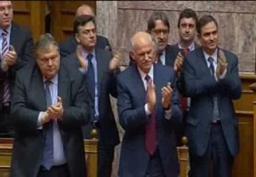 Papandreu trata de sacar adelante un gobierno de unidad tras superar la moción de censura