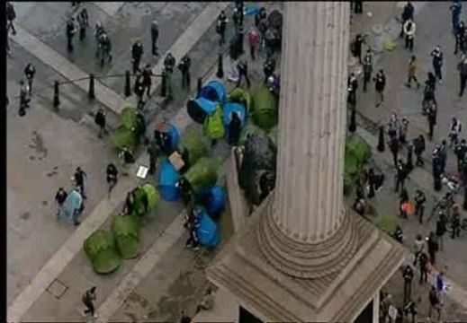 Miles de estudiantes indignados toman Trafalgar Square
