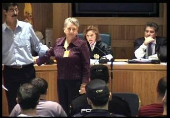 La viuda de Múgica mira fijamente a los acusados