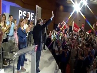 Descargar video: Rajoy y Rubalcaba continuan la pre-campaña