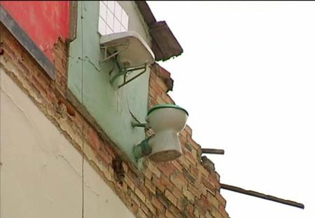 Atrapado un anciano bajo los escombros al derrumbarse una casa