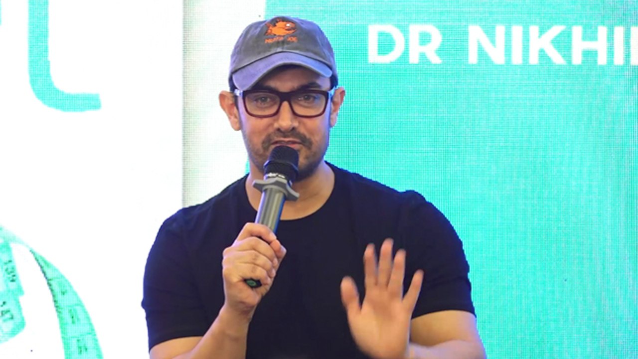 When Aamir Khan Carried Tiffin To Shah Rukh Khan’s Party WATCH VIDEO