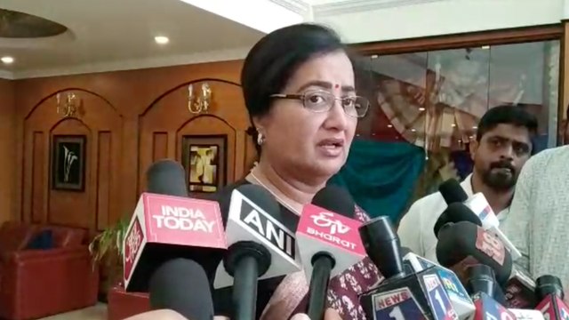 Lok Sabha Elections 2019 : ಐ ಟಿ ದಾಳಿ ಬಗ್ಗೆ ಪ್ರತಿಕ್ರಿಯೆ ನೀಡಿದ ಸುಮಲತಾ ಅಂಬರೀಶ್ | Oneindia Kannada