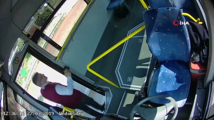 Halk otobüsü bu defa hayvan hastanesinin acil servisine direksiyon kırdı