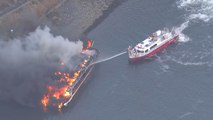 شاهد.. النيران تلتهم مطعما على متن قارب في اليابان