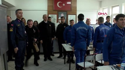 Kocaeli Mektup Gönderdiği Askerlerle Tanışıp Öğle Yemeği Yedi