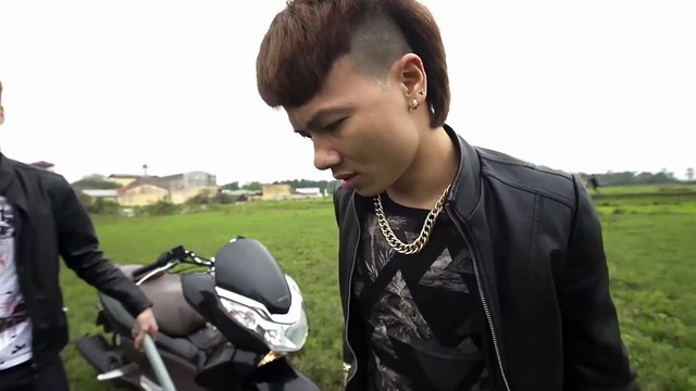 Khá Bảnh đập nát rồi đốt luôn xe tay ga- Chơi ngông hay chiêu quảng cáo lố bịch-