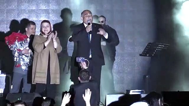 Karşılıklı göbek attılar. İşte o görüntüler