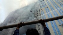 Tödliches Feuer: Menschen springen aus 19-stöckigem Hochhaus