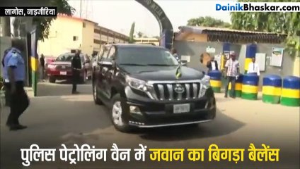 चलती वैन से गिरा पुलिस जवान, कुचल गए पैर