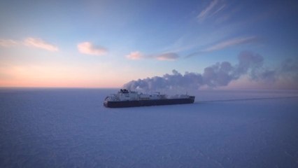 우리 기술로 만든 쇄빙 LNG선, 북극해 얼음 가른다! / YTN
