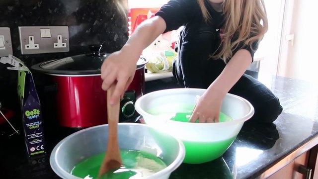 slime prank on sister! sis v big sis freezing cold ooze bath slime revenge prank