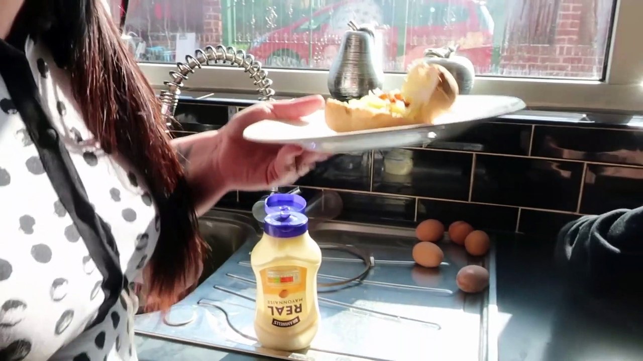 WORLDS  HOTTEST  CHILLI PEPPER PRANK!! CAROLINA REAPER prank on olympic boxer must watch until the end!!!