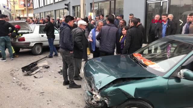 Manisa Motosiklete Çarpmamak İçin Ters Şeride Girdi, Otomobille Çarpıştı