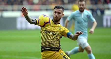 Adem Büyük Saha Dışından Gol Attı, İzleyenlerin Ağzı Açık Kaldı