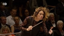 Maestrina mexicana derruba estereótipos à frente de orquestras internacionais