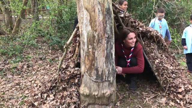 Right Now: Kate Middleton Visits Scouts' Headquarters in London