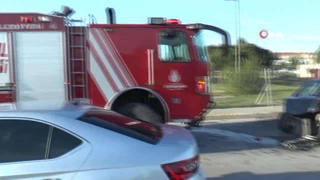 Tem Otoyolunda Bir Otomobil Lüks Cipe Çarptı: 2 Yaralı