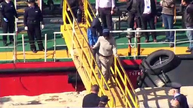 Un pétrolier détourné par des migrants arrive à Malte