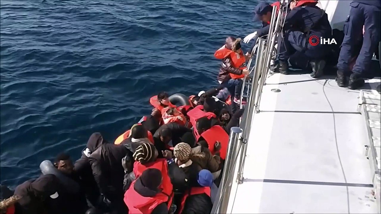 İnsan kaçakçıları, cankurtaran yeleği yetmeyince göçmenlere otomobil iç lastiği dağıtmış