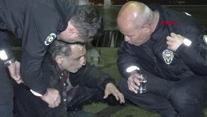 Adana Nehre Düşen Kişi, Merdivenle Kurtarıldı