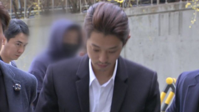'성관계 몰카' 정준영 검찰 송치...유출 2건 추가 / YTN