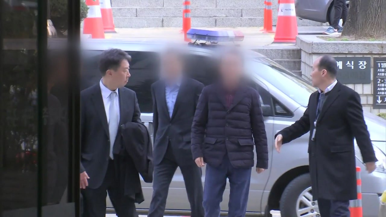 '가습기 살균제' 애경 前 대표 등 영장 심사...구속 갈림길 / YTN