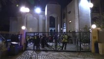 İngiltere'de Polis, Zanlıları Yakalamak İçin Camiye Girdi