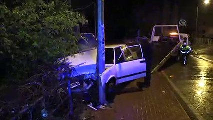 Kaza yaptılar, yardıma gelenlere bıçak çekip kaçtılar - ADANA