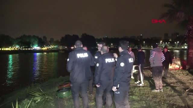 Adana - Göle Uçan Aracın Sürücüsünü, Hortum Uzatarak Kurtardılar
